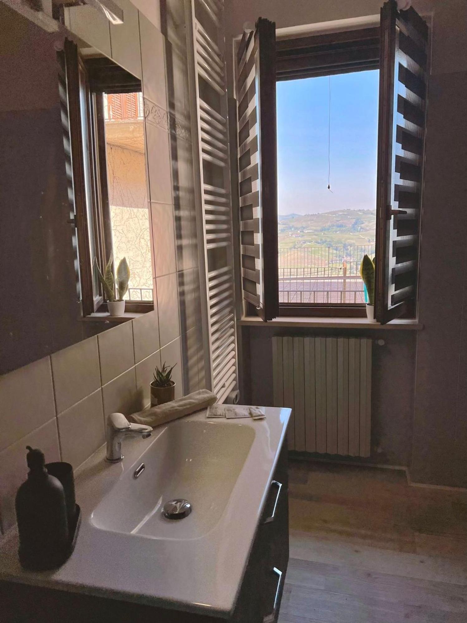 Calosso Wine View Escape ภายนอก รูปภาพ